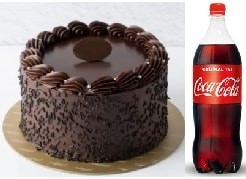 Enfes Çikolatalı Yaş Pasta ve 1 Lt Coca Cola Ekonomik Paket pasta