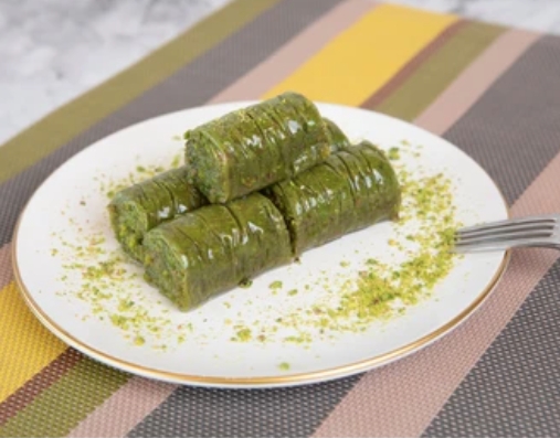 Geleneksel Tariflerle 1000 Gr Fıstık Sarma pasta