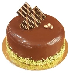 Pratik ve Şık: 2-3 Kişilik Sade Çikolatalı Pasta pasta